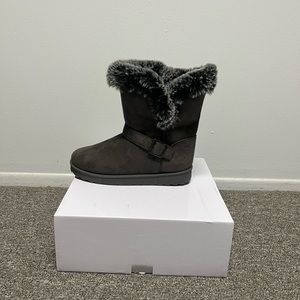 New In Box Boots Size 8.5 Wide